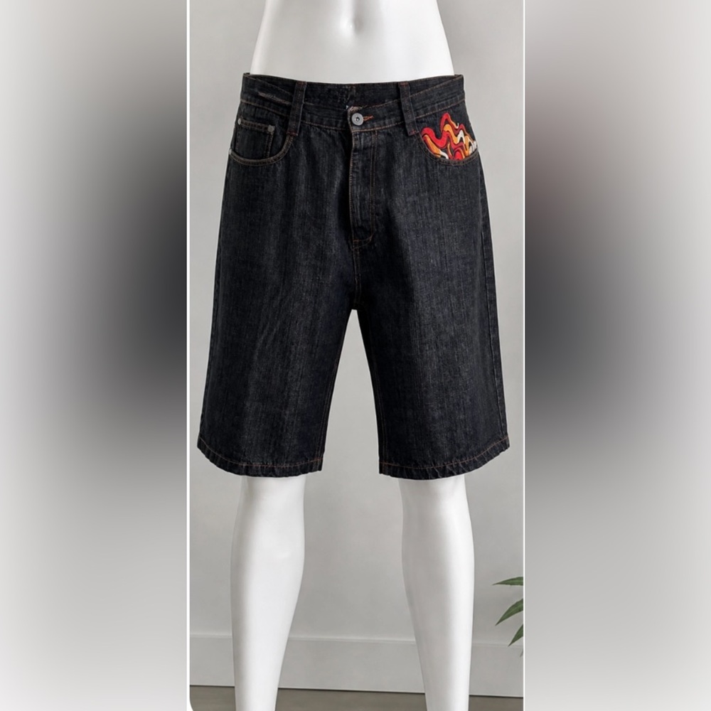 Coogi Men's Dark Wash Denim Shorts
Embroidered Pocket Streetwear Size W40 L15